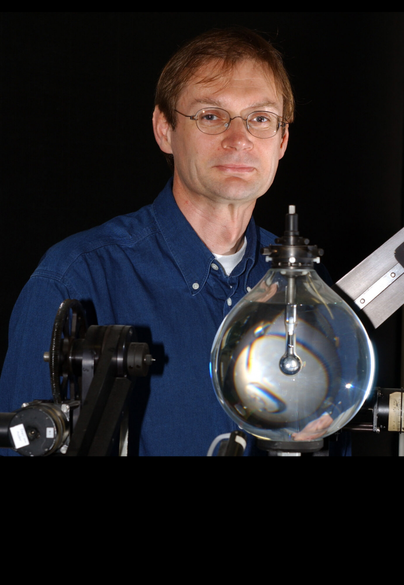 Prof Jan Dhont with his 3D light scattering set up